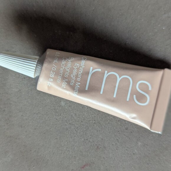 RMS Beauty Cashmere Matte Eyelight Eyeshadow | TUNDRA TAUPE: A light desert sand - Picture 14 of 14